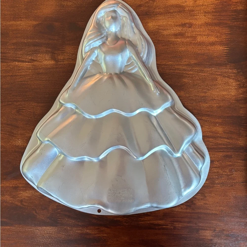 Wilton Barbie Cake Pan - 1995 Baking Model # 2105-3500